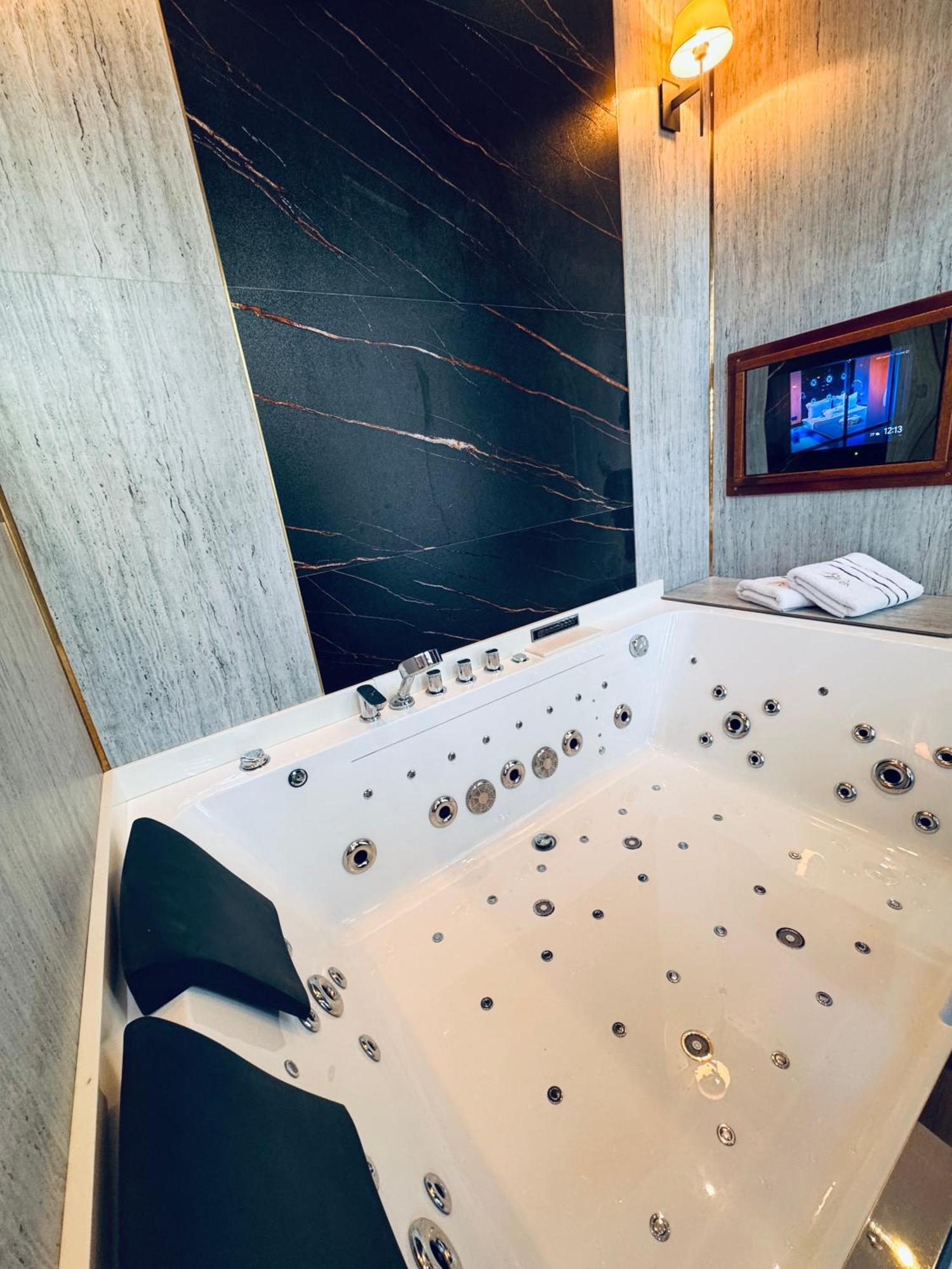 Mala Anglia Deluxe Rooms & Spa โซพอต ภายนอก รูปภาพ