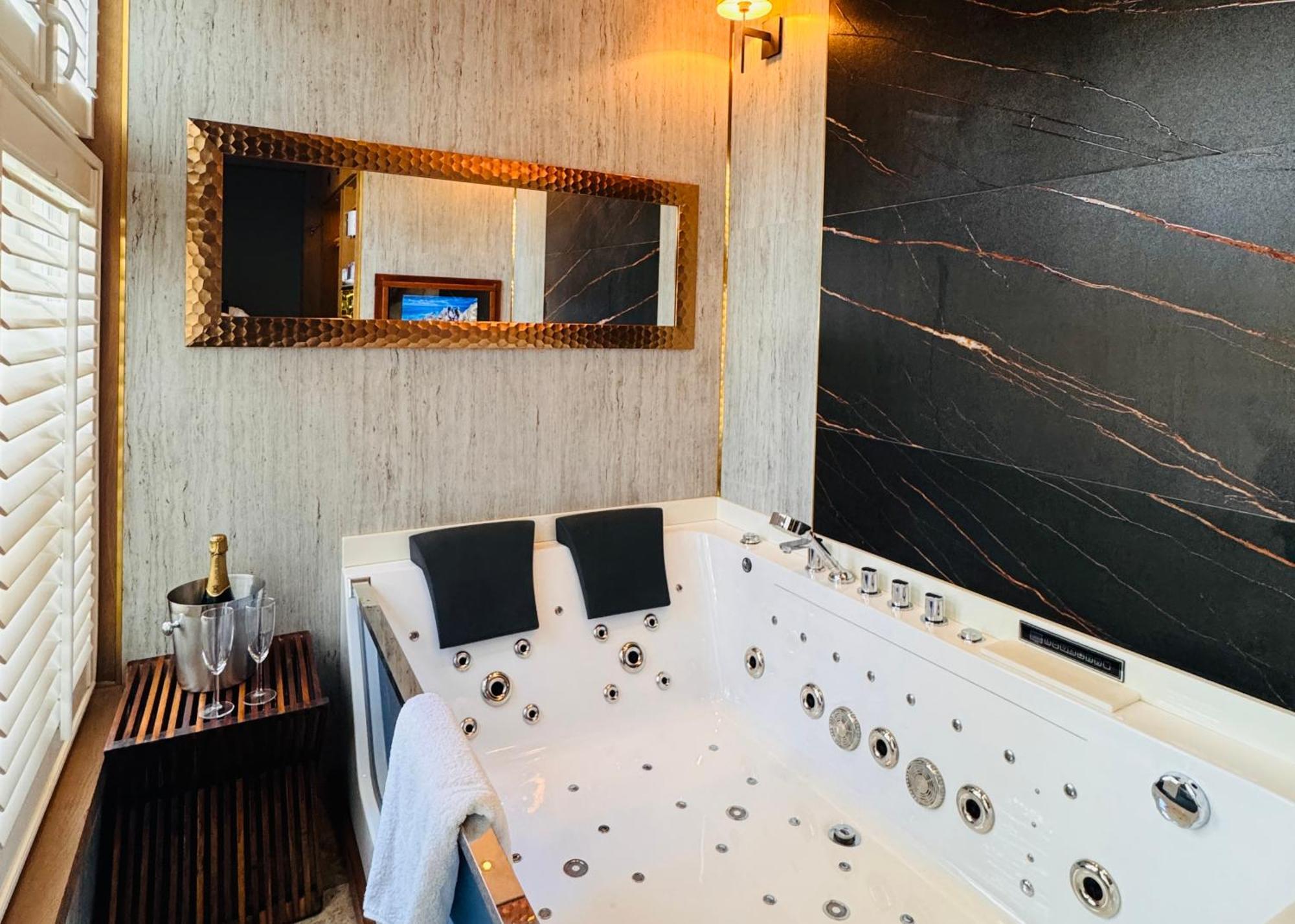 Mala Anglia Deluxe Rooms & Spa โซพอต ภายนอก รูปภาพ